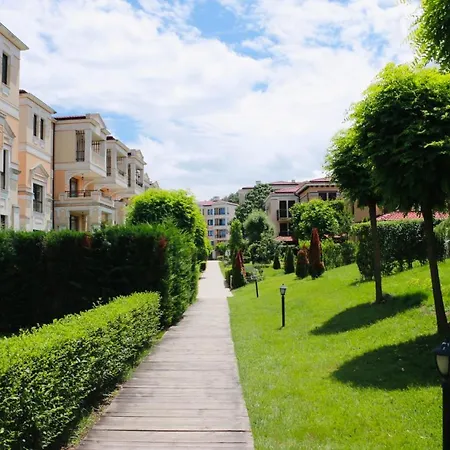 Aparthotel Studio Summer-green Life *